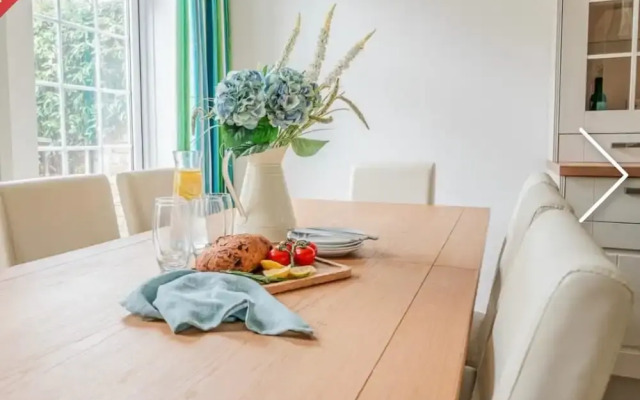 3 Bedroom-house -3mins to Beach- Petsok