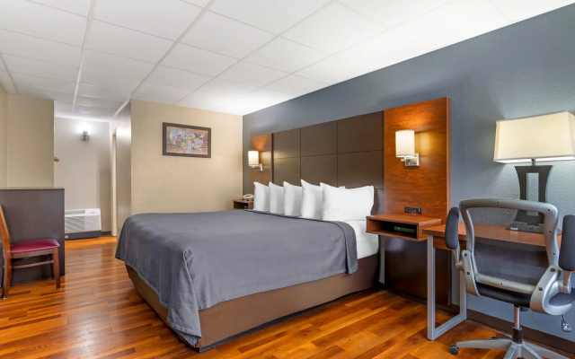 Econo Lodge Inn & Suites Gatlinburg at the Convention Center