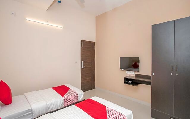 Super OYO Capital O 3 Square Near Sri Amruth Chithra Mandira