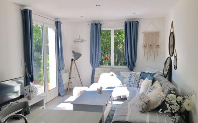 Cap d'Antibes 50m from the beach 3 bedrooms/Pool