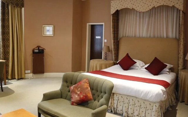 Crown Hotel - Stone (Near Stoke-On-Trent) by OYO