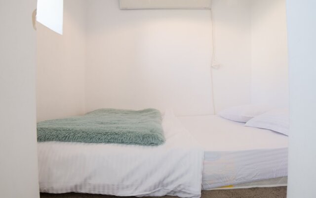 Mathe Apartments 4