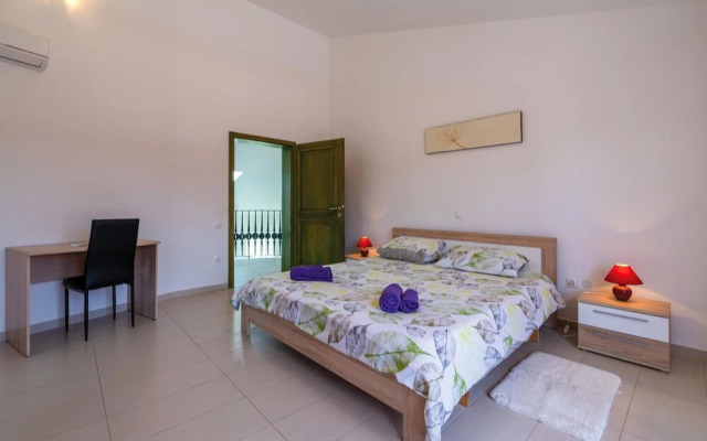 Beautiful Home in Valtura With Wifi and 5 Bedrooms