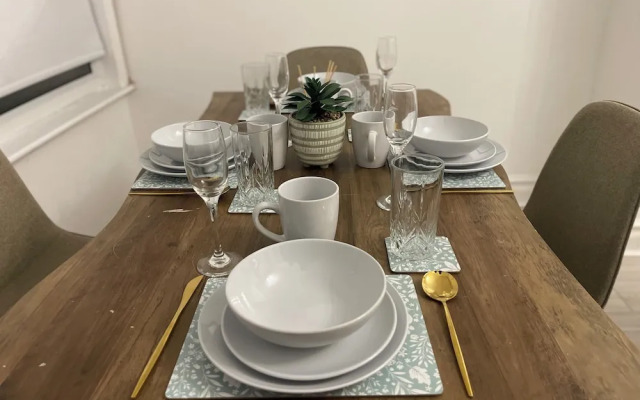 Cosy Contractor Stay-Sleeps 4