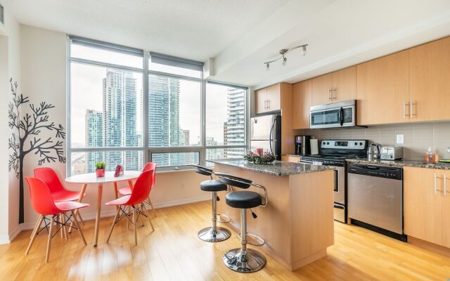 GLOBALSTAY. Maple Leaf Square