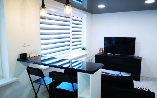 Black & White Studio