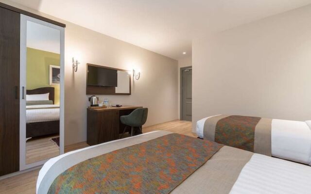 Sunolus Vineyard House