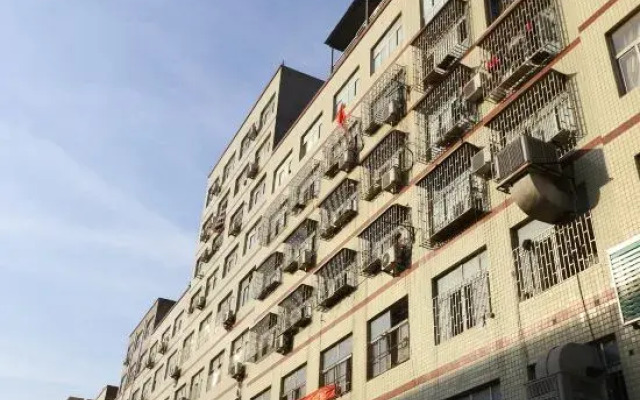 Xinzheng 1314 Theme Hotel (Henan Engineering College)