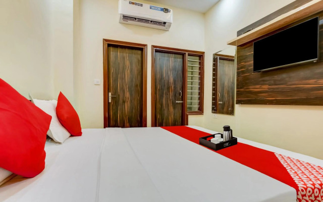 OYO Flagship 70098 Moon Trip