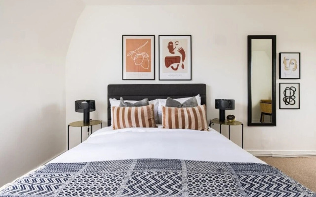 The Vauxhall Bolthole - Elegant and Bright 2bdr Flat