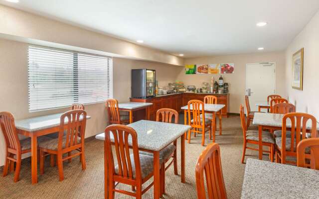 Quality Inn & Suites Oceanside near Camp Pendleton