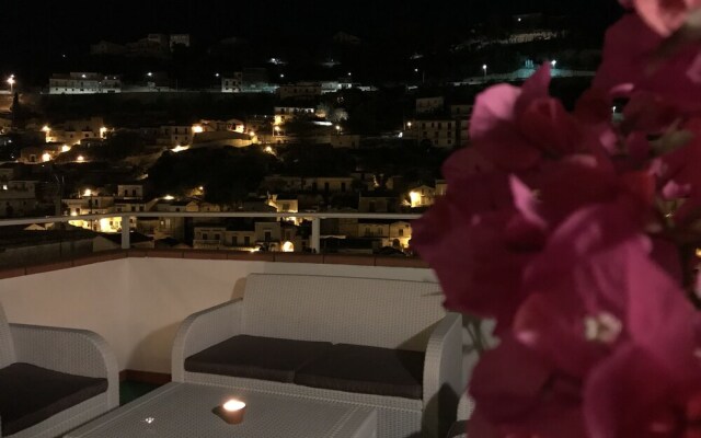 Holiday Rooms Portale Pirrera