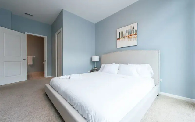 Artsy 2BR in Lincoln Park by Sonder