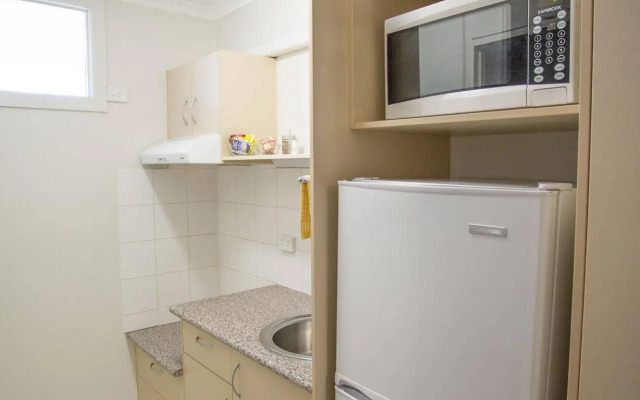 Fourth Avenue Motor Inn