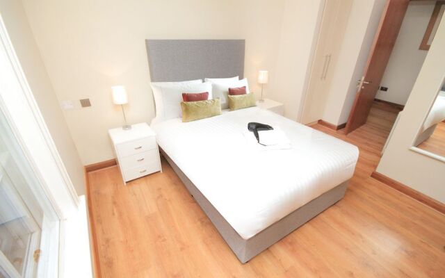 College Green Beautiful Apartment