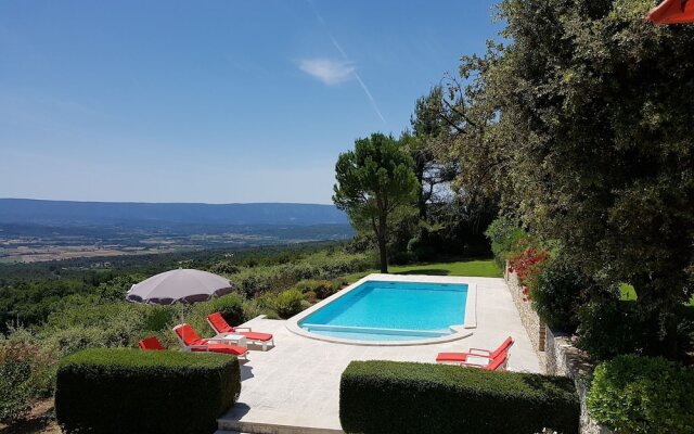 Captivating Home in Murs France With Private Swimming Pool