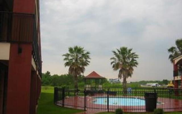 Executive Inn & Suites