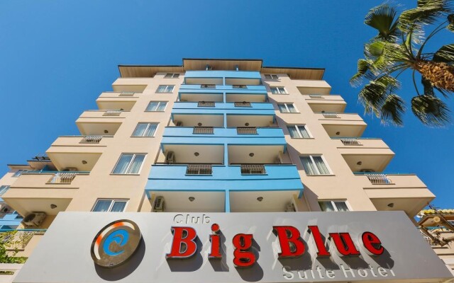 Club Big Blue Suit Hotel