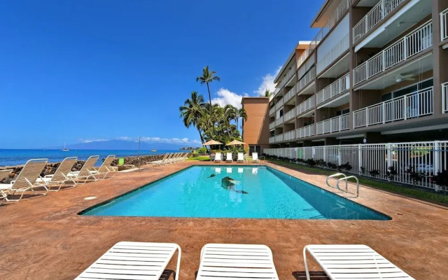 Lahaina Roads #205 1 Bedroom Condo by Redawning