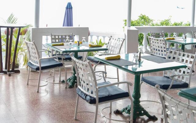 Deluxe Montego Bay Club Studio & Suites