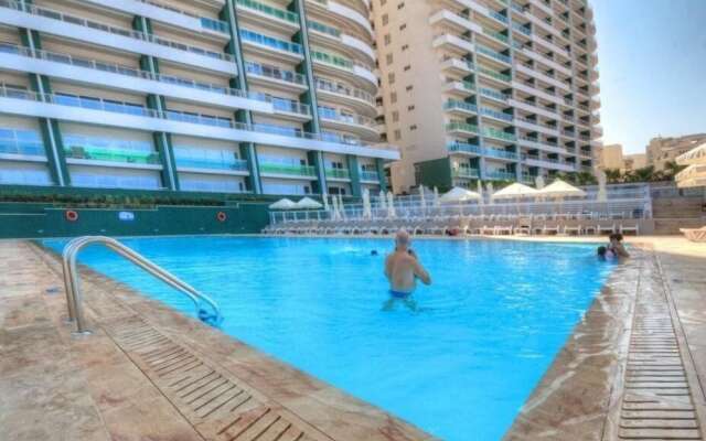 Luxury Apartment With Pool