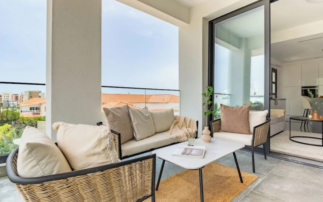 Sanders Evolution 2 Sweet 2 Bedroom Apartment With Balcony