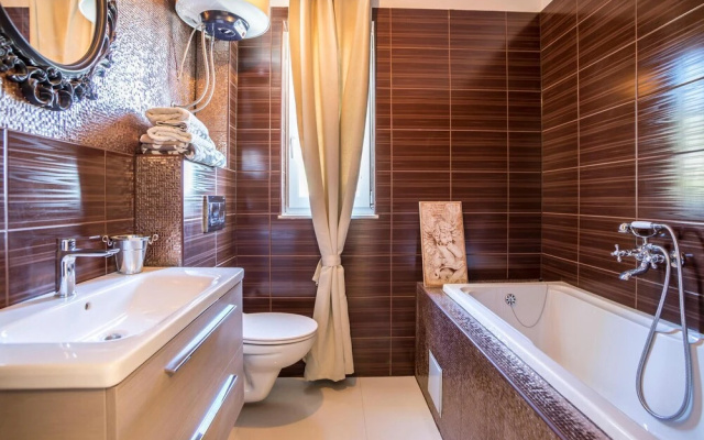 Awesome Apartment in Podstrana With 1 Bedrooms and Wifi