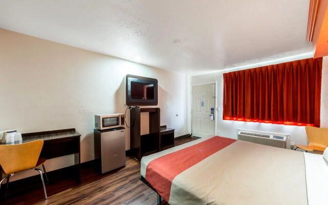 Motel 6 San Antonio, Tx - Frost Bank Center