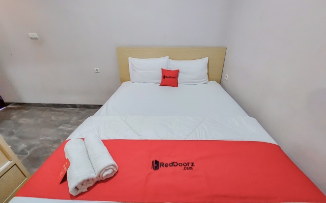 Reddoorz @ Cempaka Guesthouse Tarakan – Guest Rooms – Tarakan