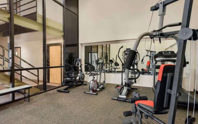 Baymont by Wyndham Muncie Near Ball State University