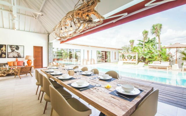 Dreamy 5BR Haven, 200m to Berawa's Blissful Beach