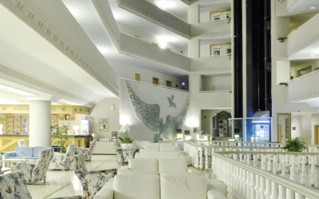 Ladonia Hotels Adakule	