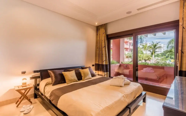 2 Bedrooms Apartment Frontline Beach