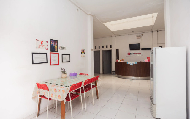 RedDoorz Syariah near Grand Galaxy Park