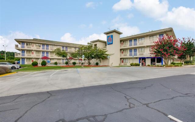 Motel 6 Columbia West