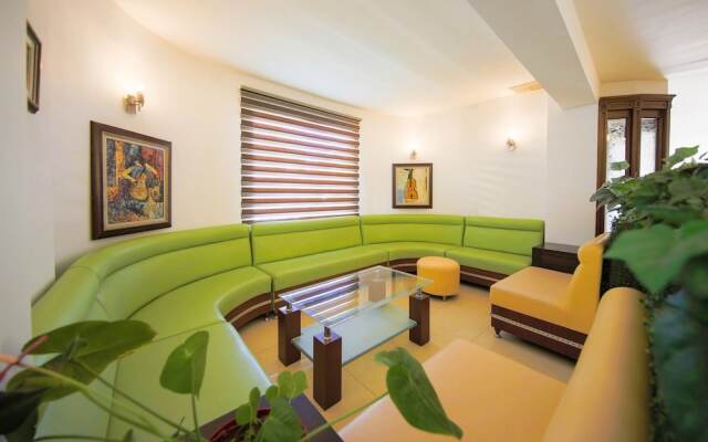 May Garden Club Hotel