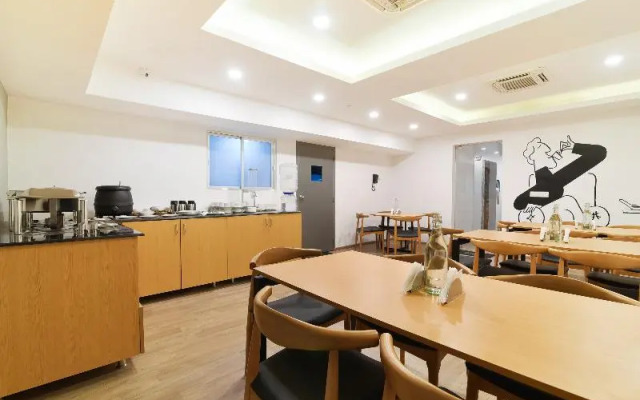 Srm by OYO Rooms