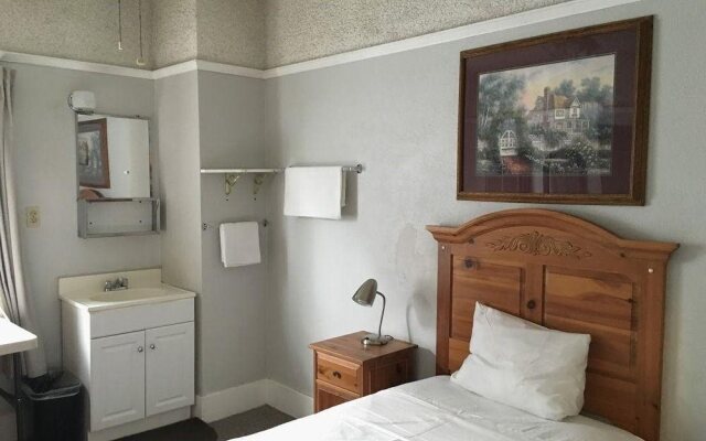 Hotel 2TwentyOne - Hostel