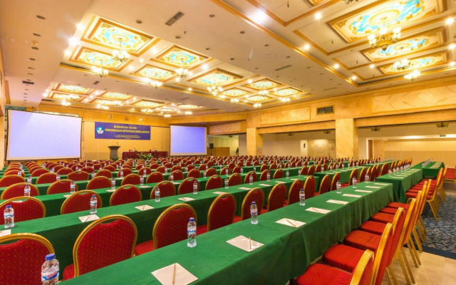 Twin Plaza Hotel