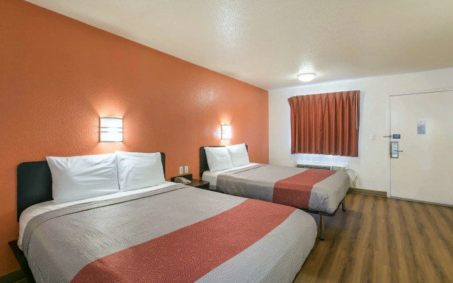 Motel 6 Dothan, AL