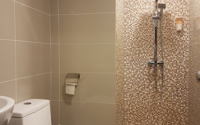 D'Latour Condo by LL