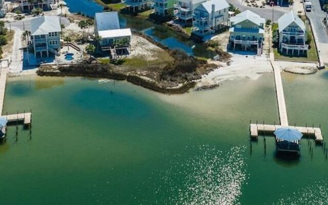 Pelican Pass by ALBVR