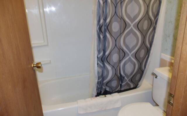 Love Hotels Western Holiday by OYO at Harlan Lake NE