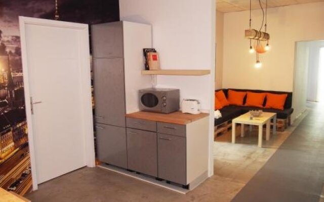 Box 61 Art Concept Flat