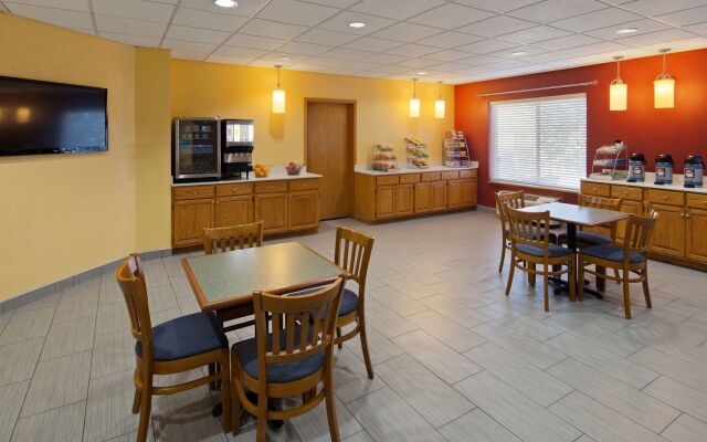 Best Western Holiday Manor