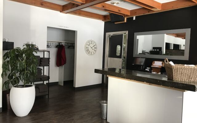 Comme Chez Soi Restaurant & Auberge
