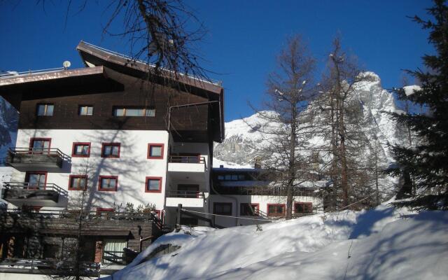 Matterhorn View Apartment in Breuil-Cervinia near Ski Area