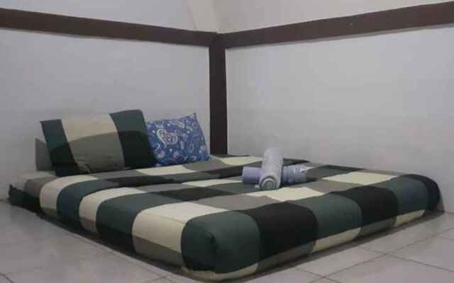 Pantai Suwuk River View Bungalow