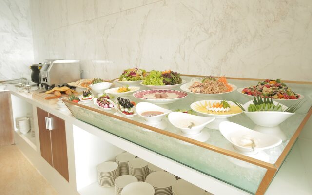 Yarra Ocean Suites Danang
