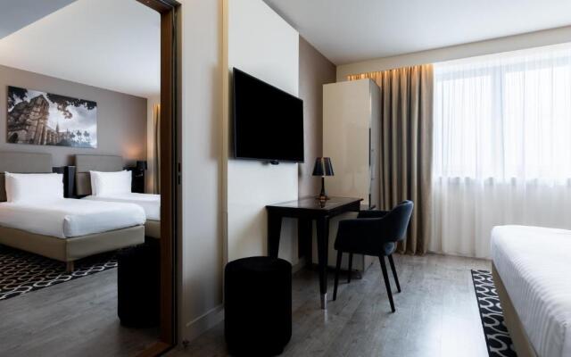 AC Porte Maillot Hotel